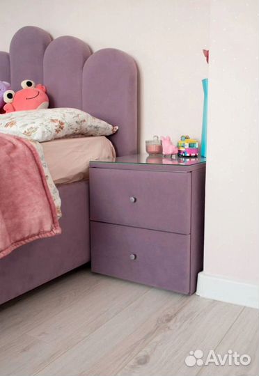 Кровать с изголовьем