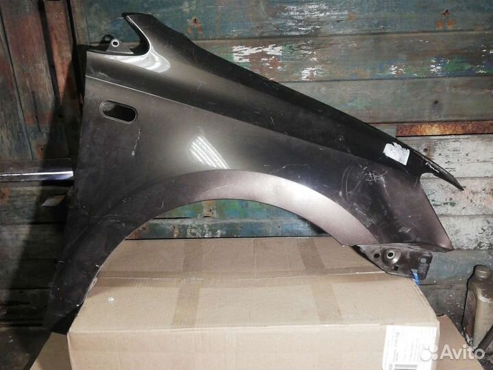 Крыло правое на Volkswagen Polo седан