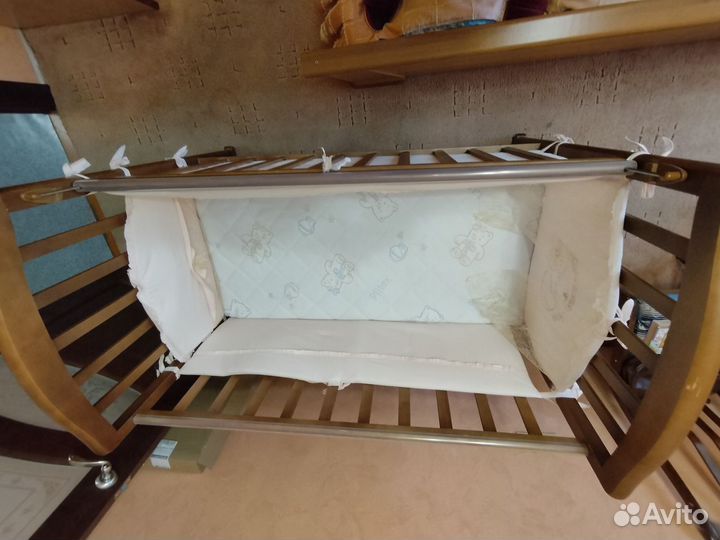 Детская кроватка с матрасом и бортиками