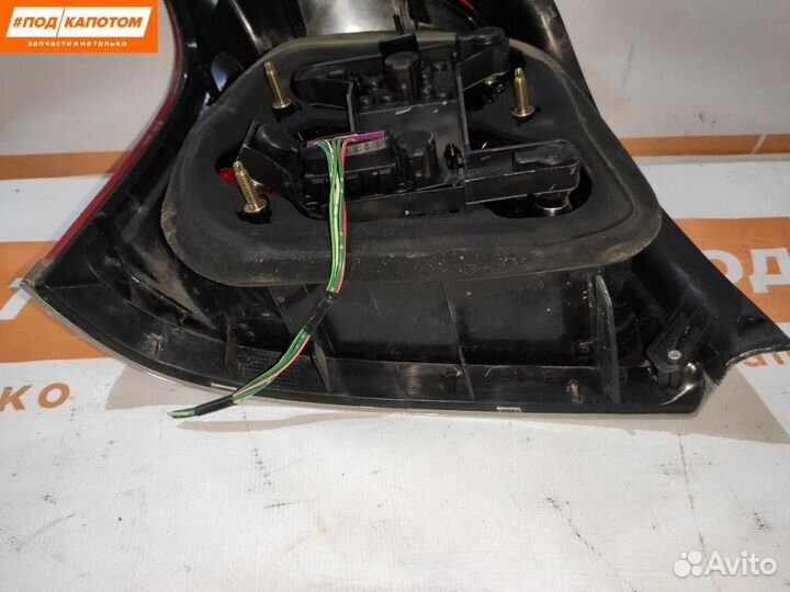 Фонарь задний правый Toyota Avensis 2 (T250) 2004