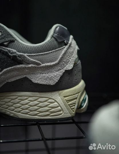 New Balance 2002r refined future (37-41)