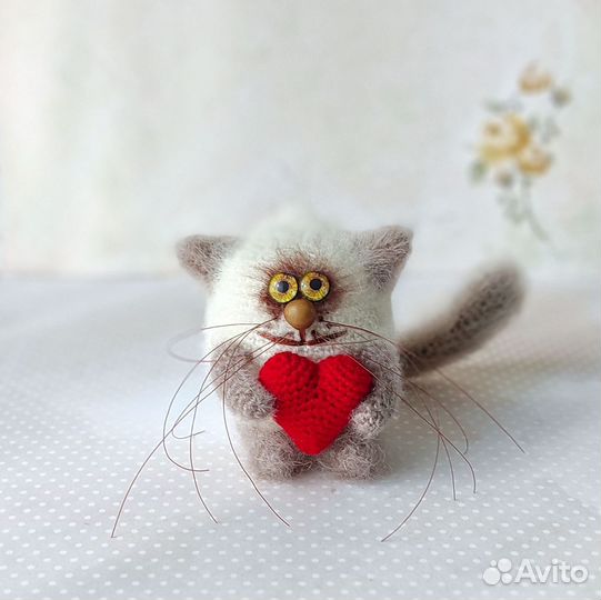 Кото-шарики ручной работы в подарок любителю кошек