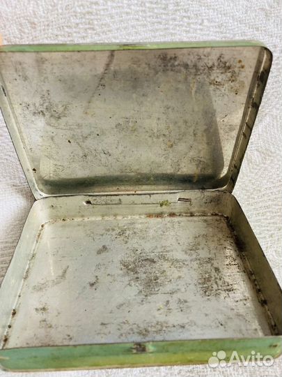 Коробка металлическая от конфет 1937 год