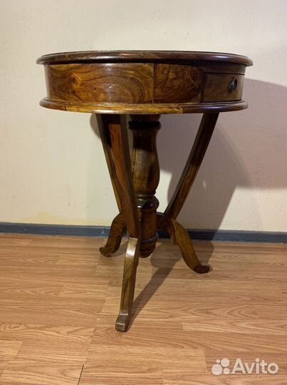 Старинный гостинный столик
