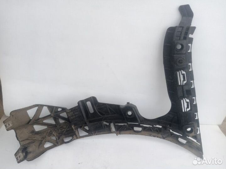 Кронштейн бампера передний левый Mercedes C-Class