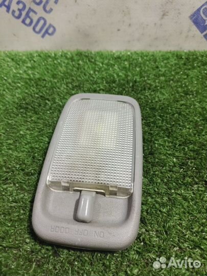 Плафон подсветки салона задний правый Toyota