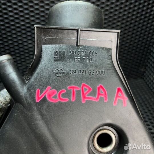 Корпус воздушного фильтра Opel Vectra A 1990