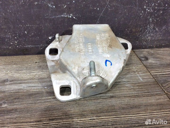 Кронштейн крепления торпедо Audi A8 D3 Левый