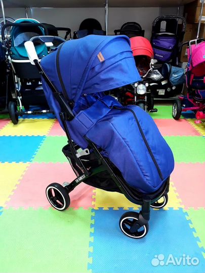 Прогулочная коляска новая