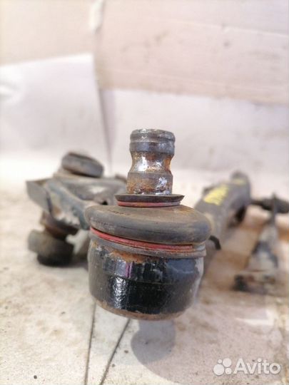 Рычаг передний правый Renault Symbol