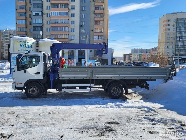 Hino 300 (Dutro) с КМУ, 2010