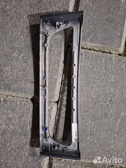 Планка под магнитолой мерс 211