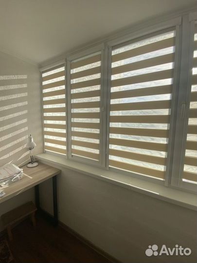 Рулонные шторы в коричневом коробе D2527