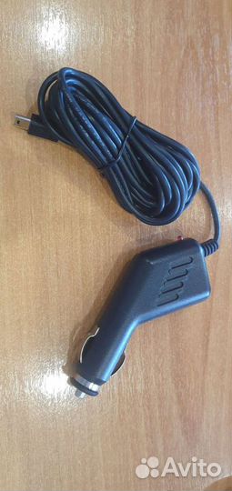 Автомобильное зарядное устройство