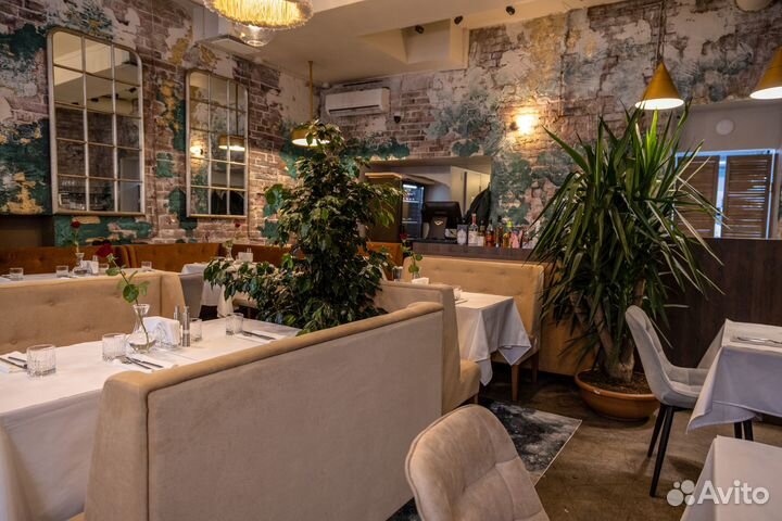 Роспись стен, художник