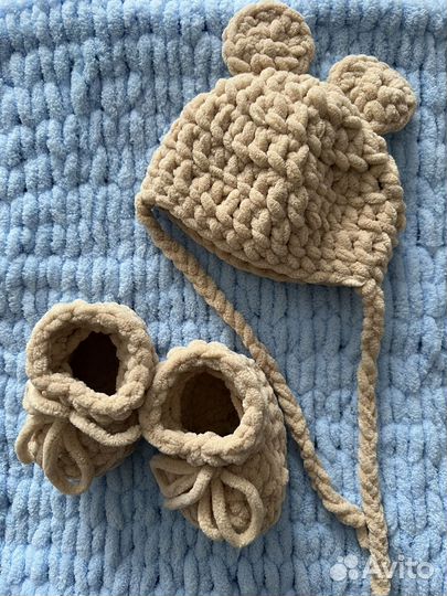 Шапочка и пинетки