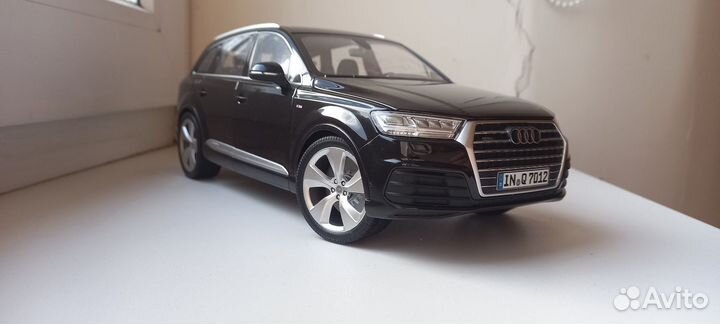 Audi Q7 1:18 Minichamps