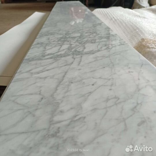 Мраморный подоконник