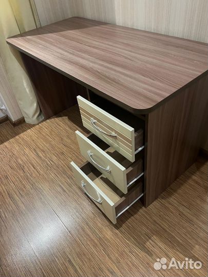 Письменный стол