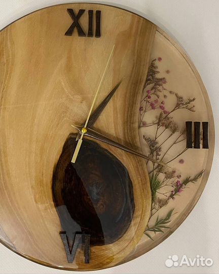 Часы настенные из эпоксидной смолы и дерева