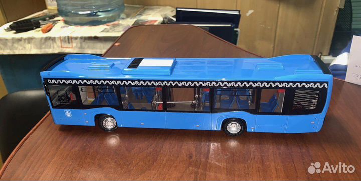 Модель автобуса нефаз 1:43 в упаковке
