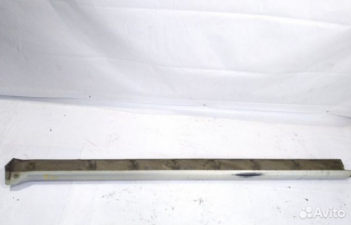 Накладка на порог правая Mitsubishi Pajero V43W