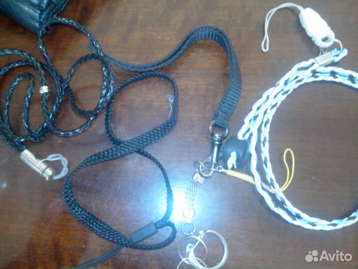 Ремешки для телефонов, чехлы, брелки для сотовых