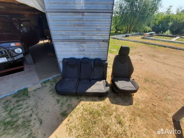 Сиденья задние