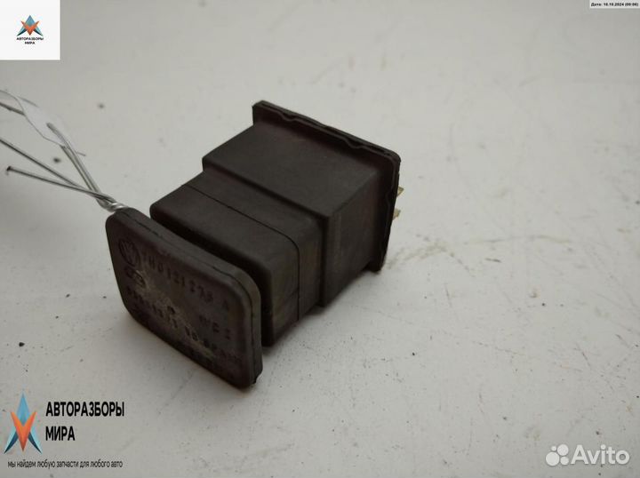 Кронштейн радиатора Volkswagen Transporter T5 2004