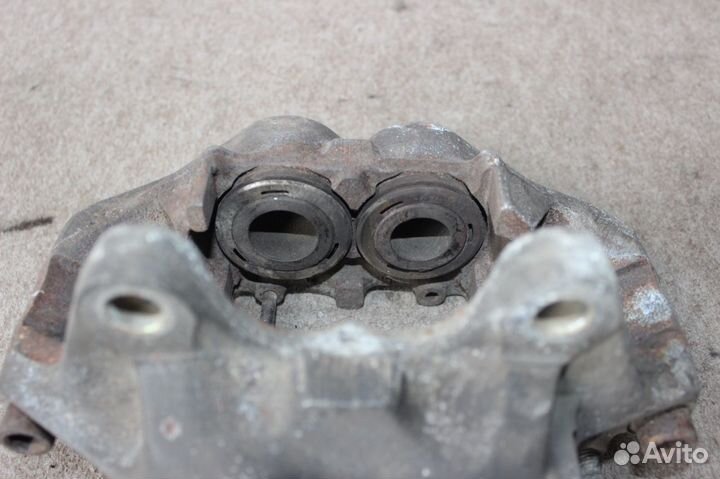 Суппорт передний левый Mercedes S320 W140