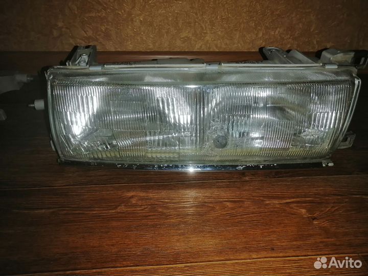 Фара передняя правая Cresta GX81