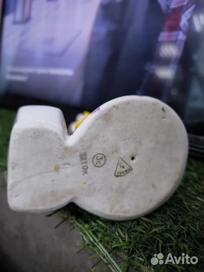 Фарфоровая статуэтка 