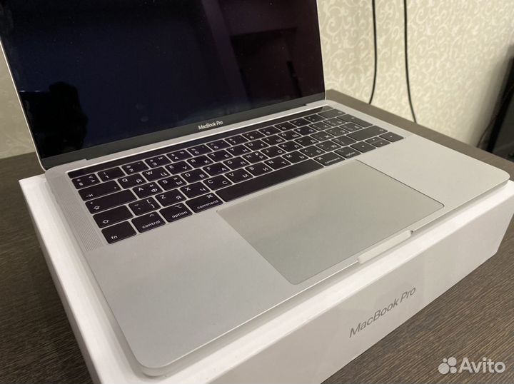 Apple MacBook Pro 13 2020 touch bar