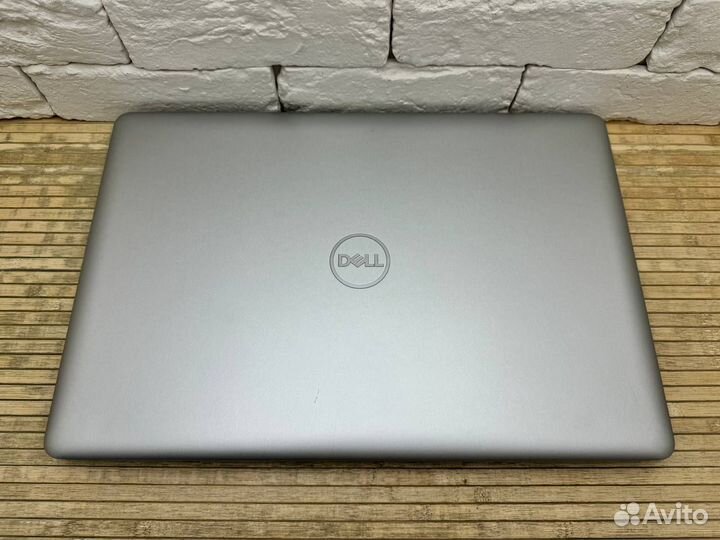 Ноутбук с большим экраном Dell Inspiron 17 P35E