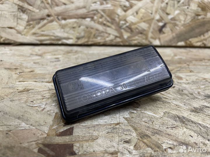 Фонарь подсветки номера Toyota Land Cruiser 200