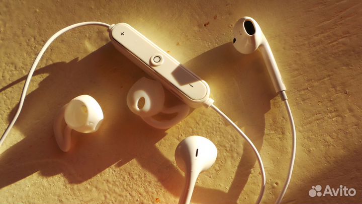 Беспроводные спортивные наушники с микрофоном