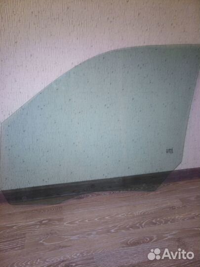 Стекло правой двери Dodge RAM (Додж рэм) 2009-18