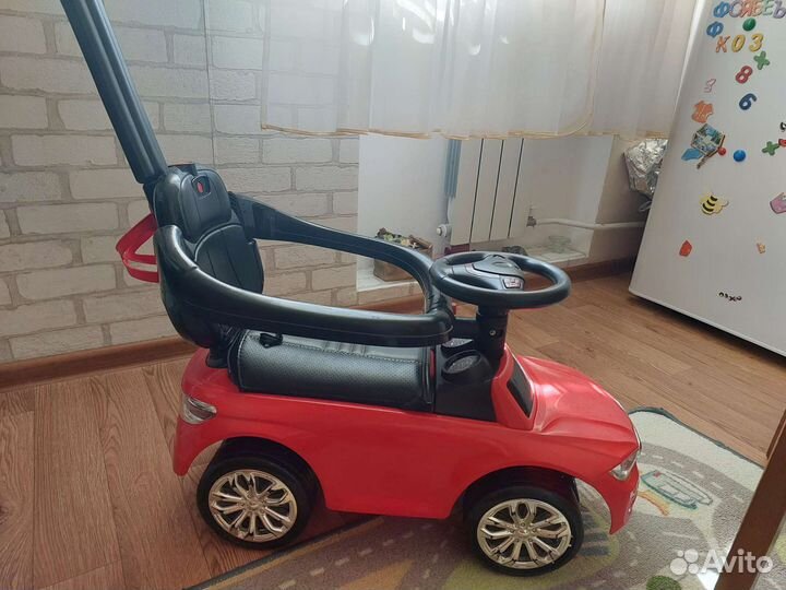 Детская машинка каталка с ручкой