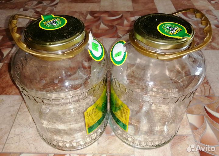 Банки. Бутылки с бугельной пробкой