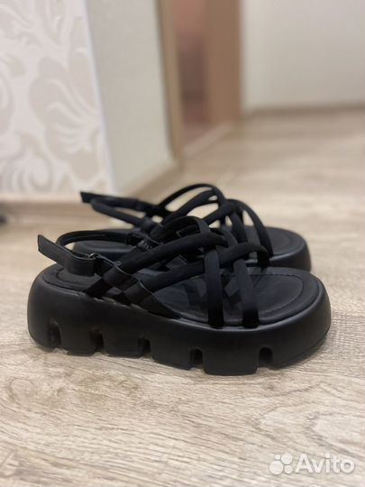 Босоножки женские