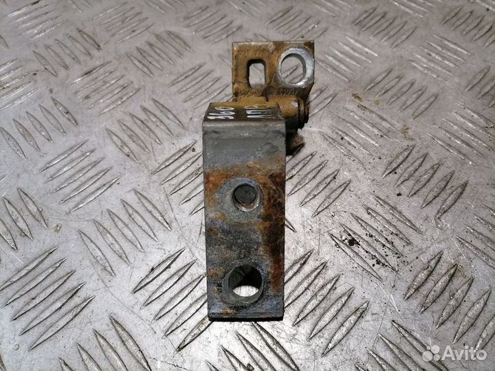 Петля двери передней левой верхняя Chery Very 2011