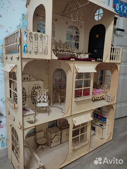 Кукольный домик с мебелью