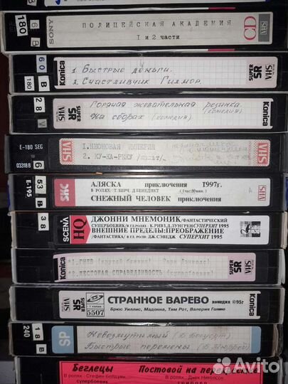 Видеокассеты с крутыми фильмами