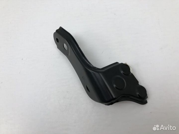 Крепление кронштейна радиатора левый Lexus LX 570