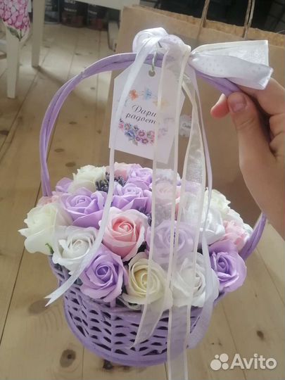 Букет из мыльных цветов в корзинке