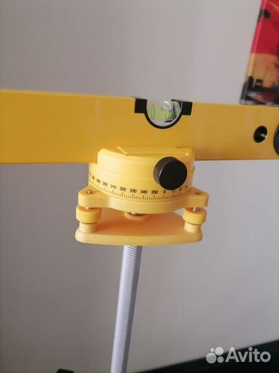 Уровень лазерный на штативе