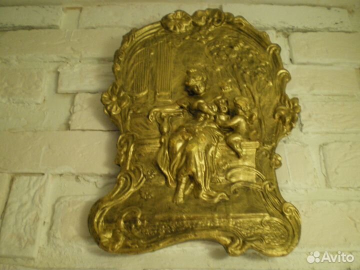 Настенное гипсовое панно- галантная сцена