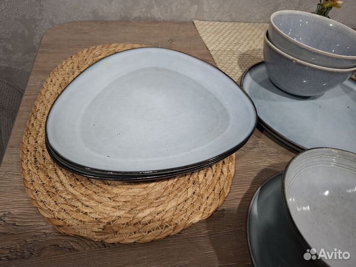 Набор столовой посуды,тарелки,салатники