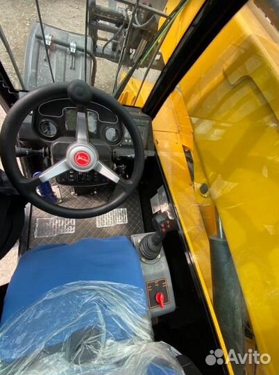 Телескопический погрузчик Quadtrac TH735, 2022