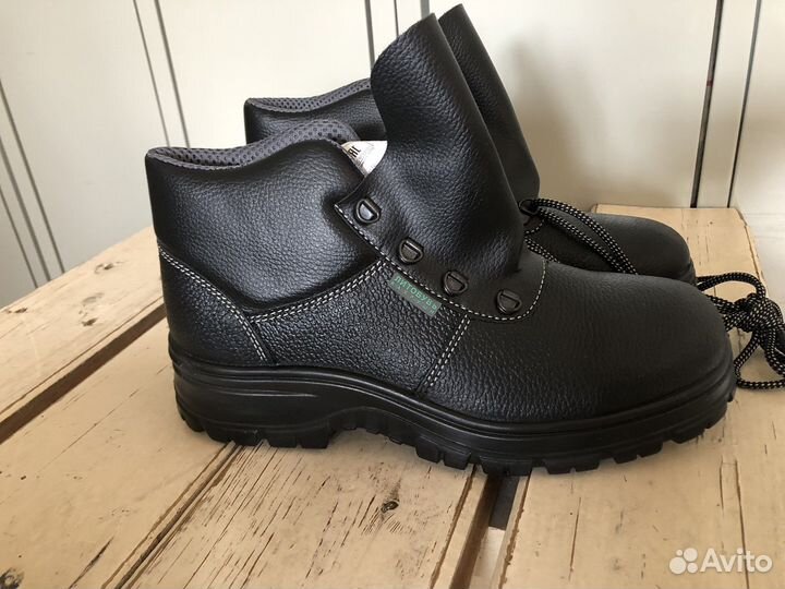 Костюм сварщика и ботинки рабочие